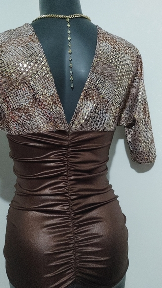 Sexy Top with jowelry on the back - Picture 3 of 4